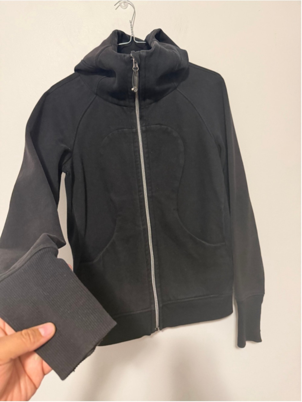 Lululemon Scuba Hoodie Women’s Size 6 Black Full Zip Jacket Thumbholes Logo - Picture 4 of 7